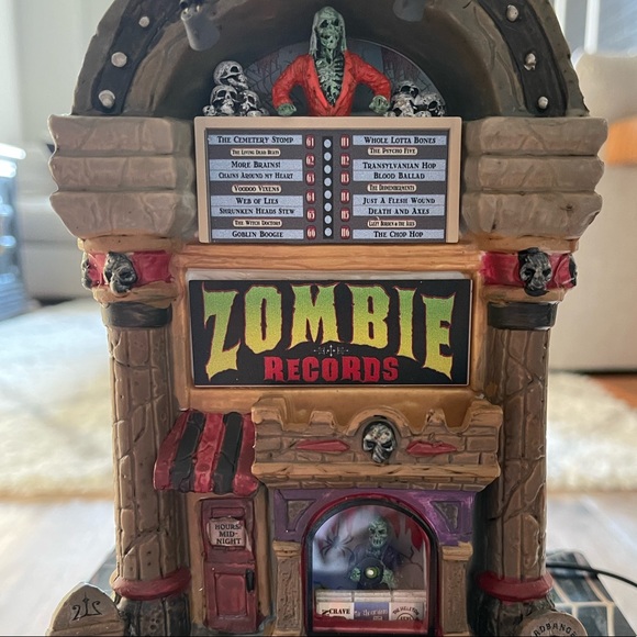 LEMAX SPOOKY TOWN: Zombie Records 🖤🧟‍♂️ Halloween Village/Miniature Building - Picture 6 of 11